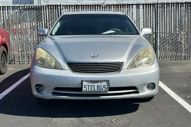 Used 2006 Brown Lexus 330 image 3