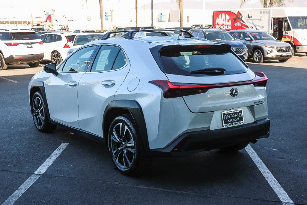 2025 Lexus UX Hybrid 300h - Photo 6