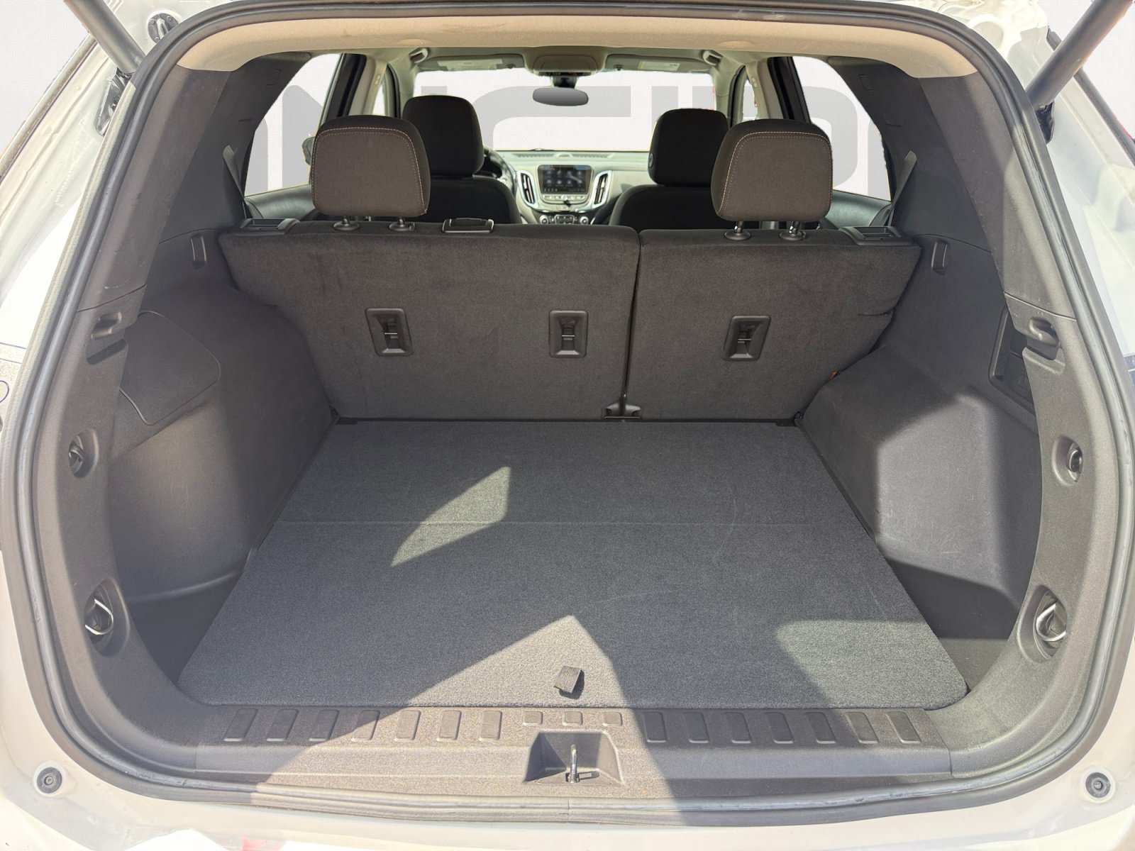 Used 2024 Summit White Chevrolet LT image 12