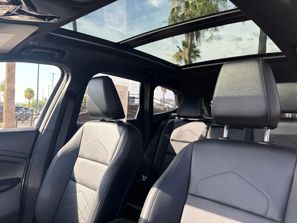 Used 2025 White BMW xDrive28i image 6