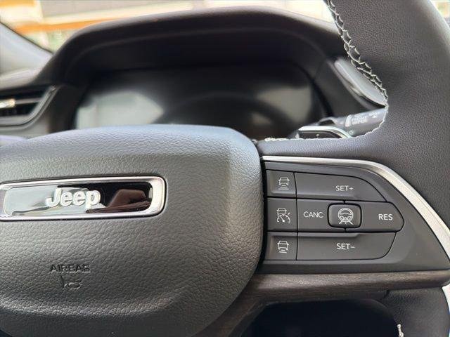 New 2026 Diamond Black Crystal Pearl-Coat Exterior Paint Jeep Laredo image 23