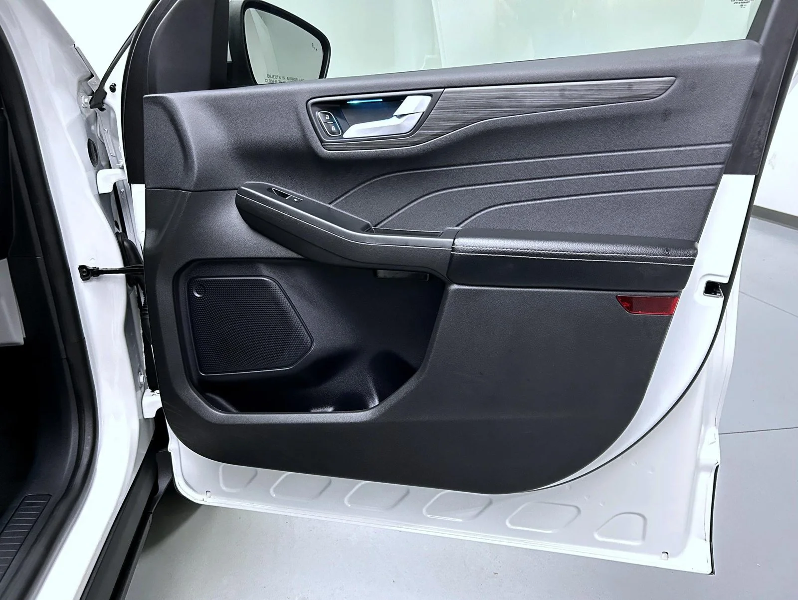 Used 2023 White Ford Platinum image 16