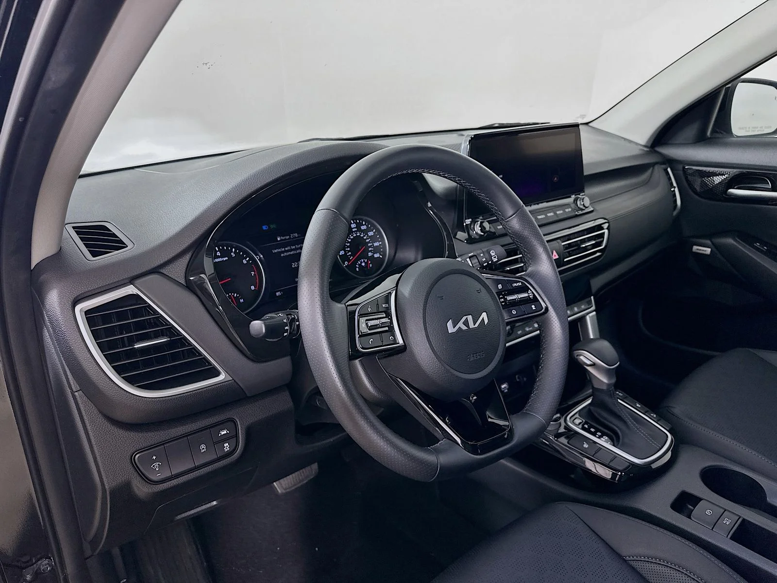 Used 2023 Black Kia  image 33