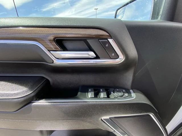 Used 2024 Summit White Chevrolet LT image 13
