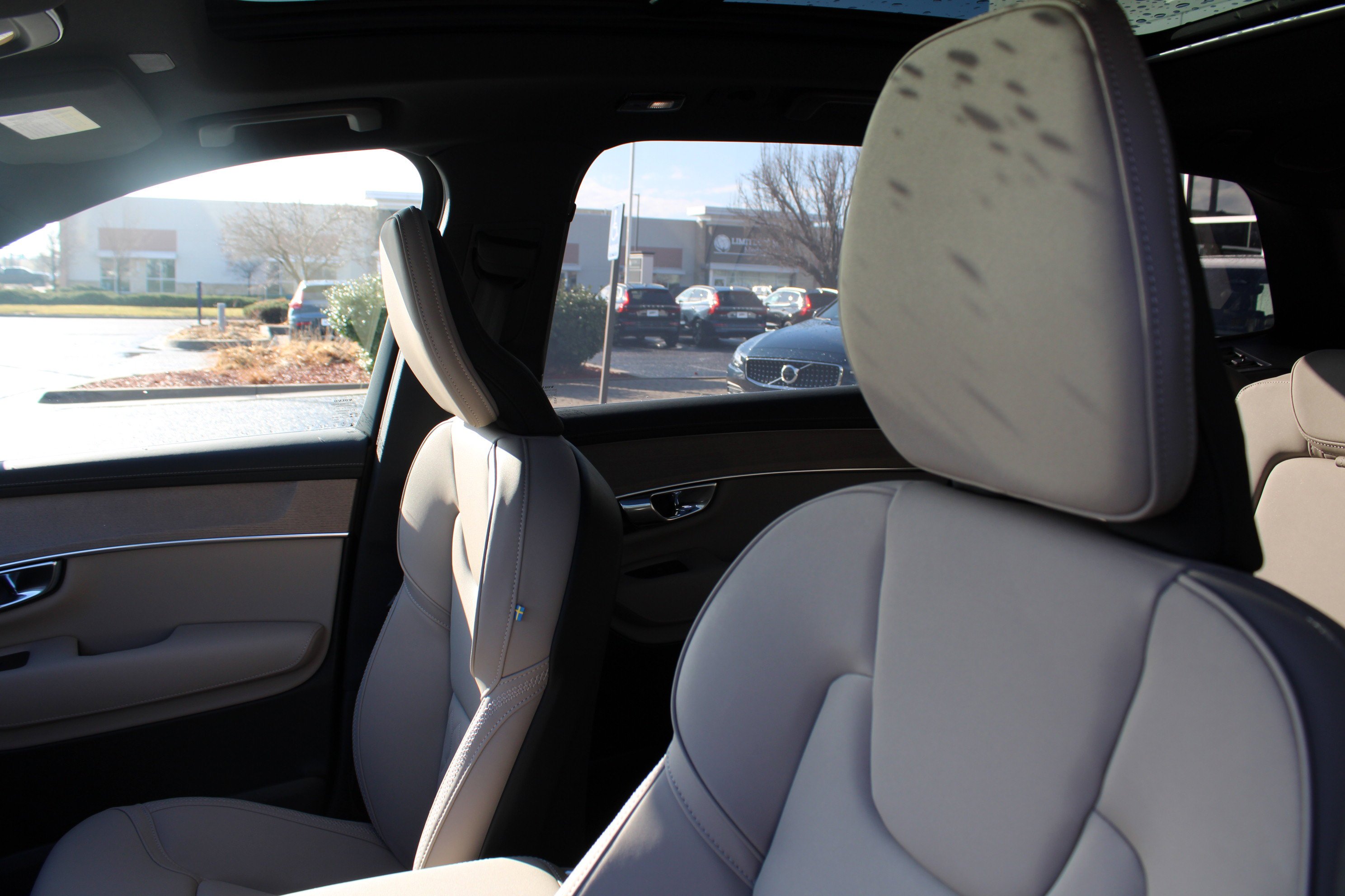 New 2026 Onyx Black Metallic Volvo Plus image 11