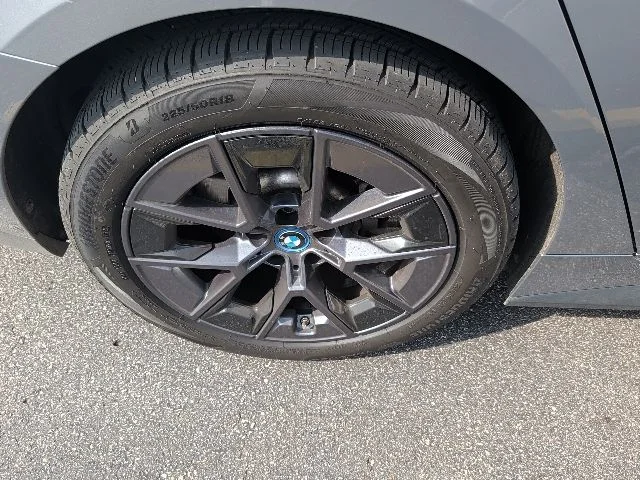 Used 2023 Gray BMW eDrive40 image 4