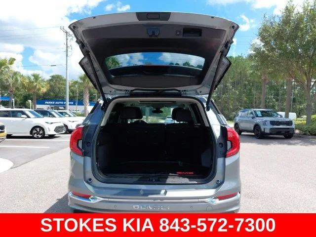 Used 2023 Silver GMC Denali image 33