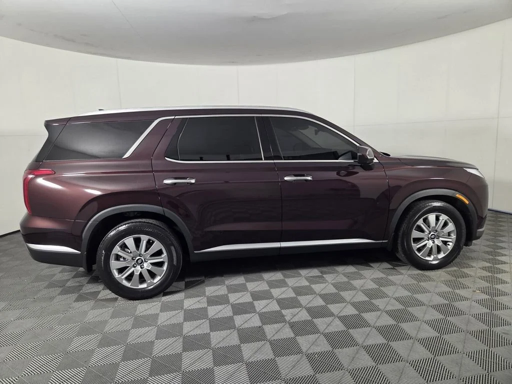 Used 2023 Sierra Burgundy Hyundai SEL image 4