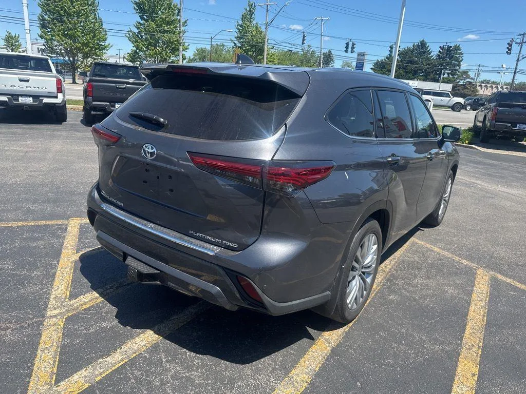 Used 2023 Magnetic Gray Metallic Toyota Platinum image 8