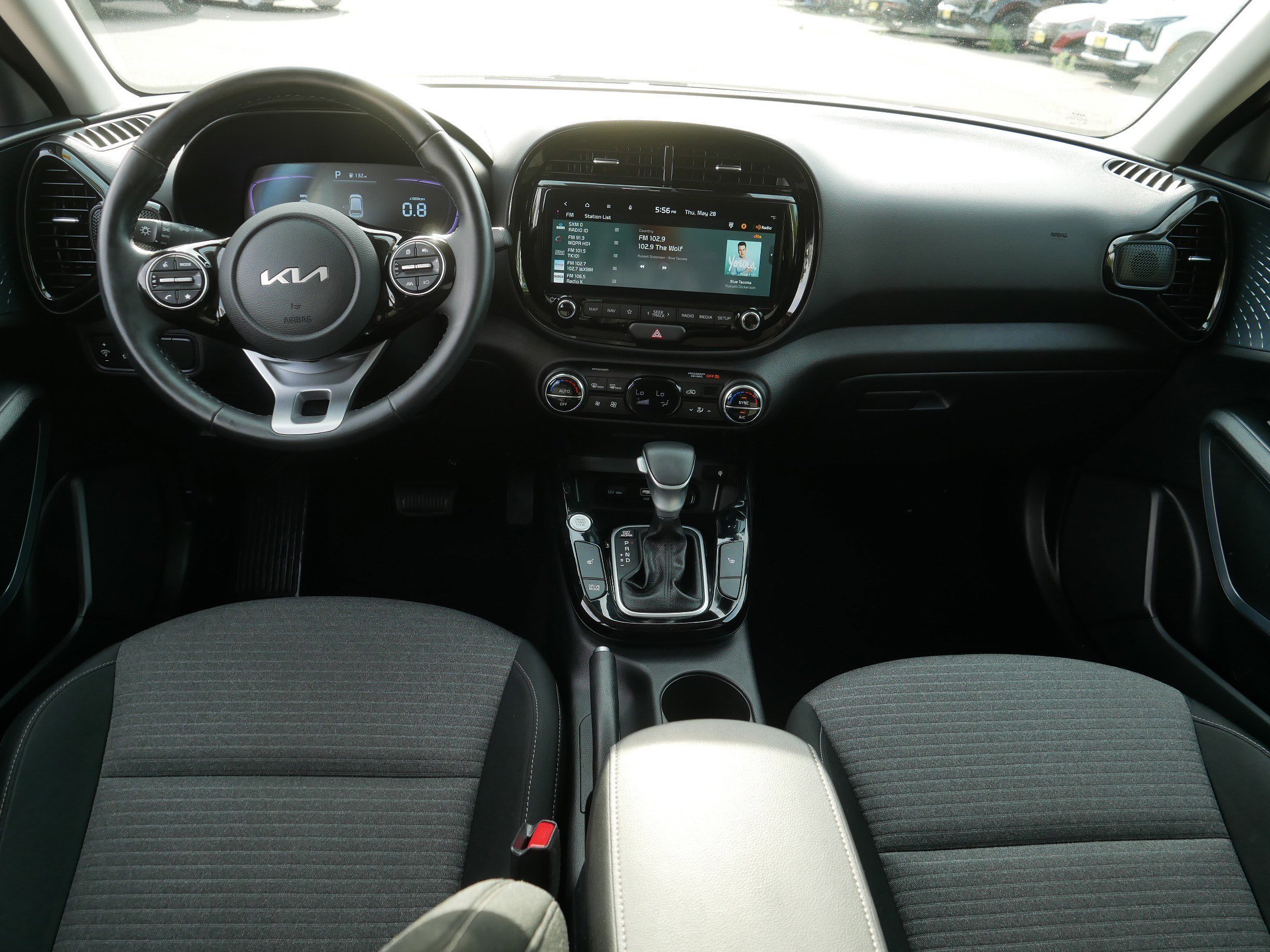 Used 2025 Snow White Pearl Kia EX image 10