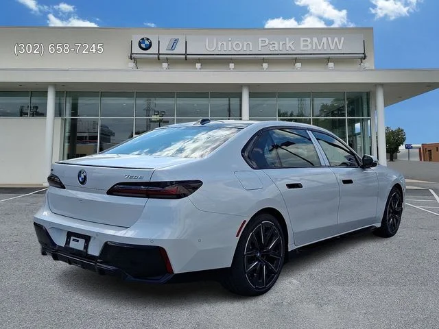 New 2026 Mineral White Metallic BMW 750e xDrive image 4