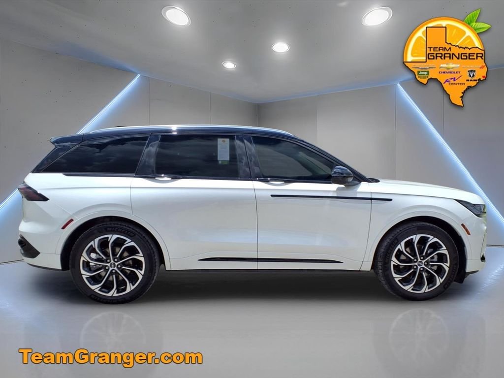 Used 2025 White Lincoln Reserve image 5