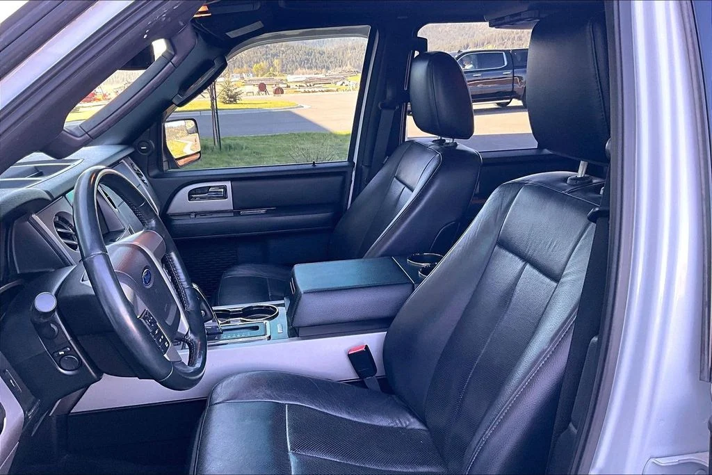 Used 2017 White Ford Limited image 25