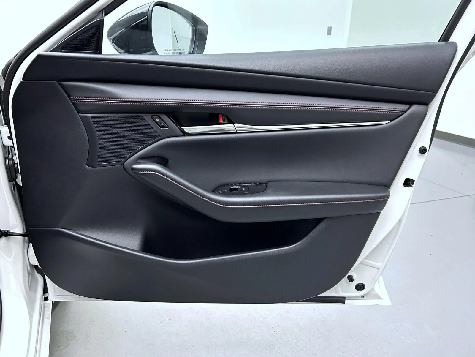 New 2026 Snowflake White Pearl Mazda 2.5 S Carbon Edition AWD image 17