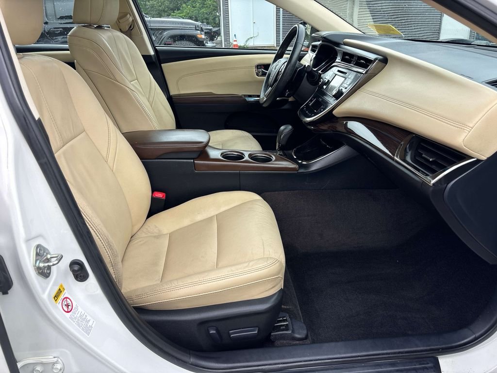 Used 2014 White Toyota XLE Touring image 15