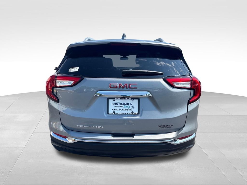 Used 2024 Silver GMC SLT image 4