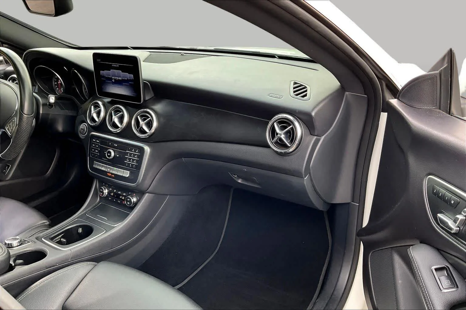 Used 2019 Polar White Mercedes-Benz CLA 250 image 18