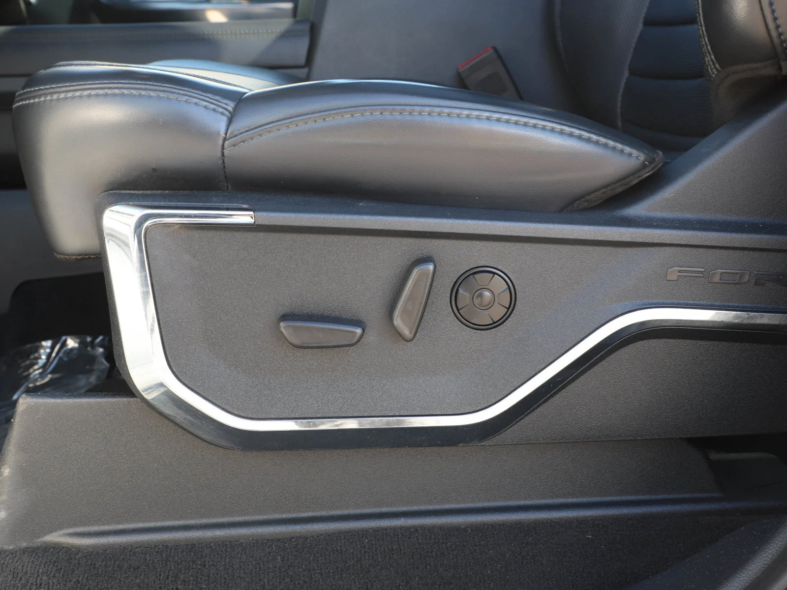 Used 2025 Star White Metallic Tri-Coat Ford Platinum image 26