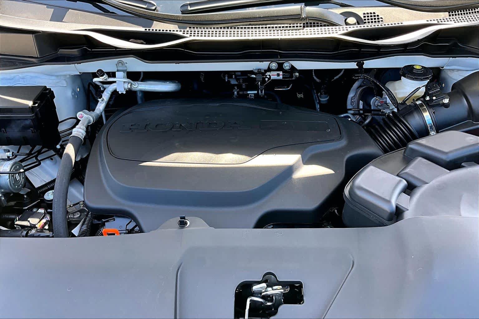 New 2026 Platinum White Pearl Honda Touring image 16