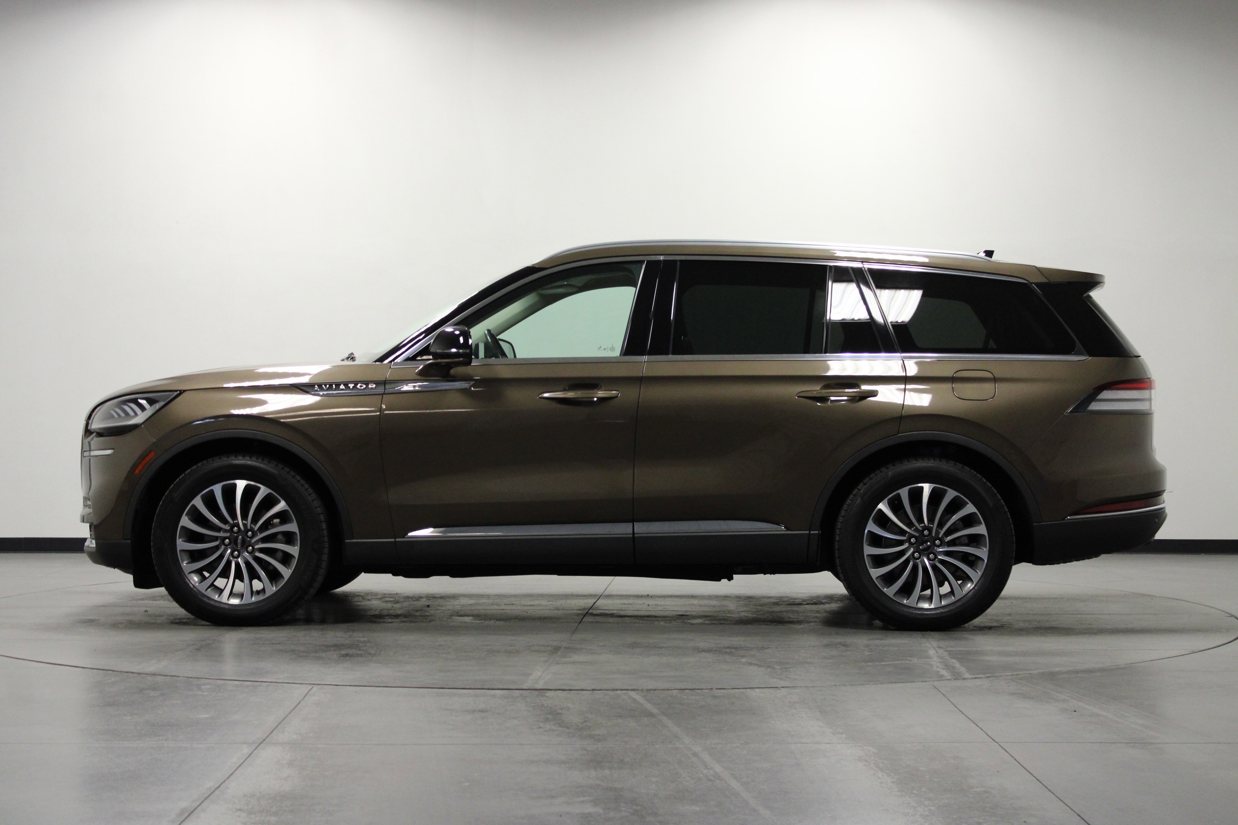 Used 2022 Bronze Smoke Metallic Clearcoat Lincoln Reserve image 7