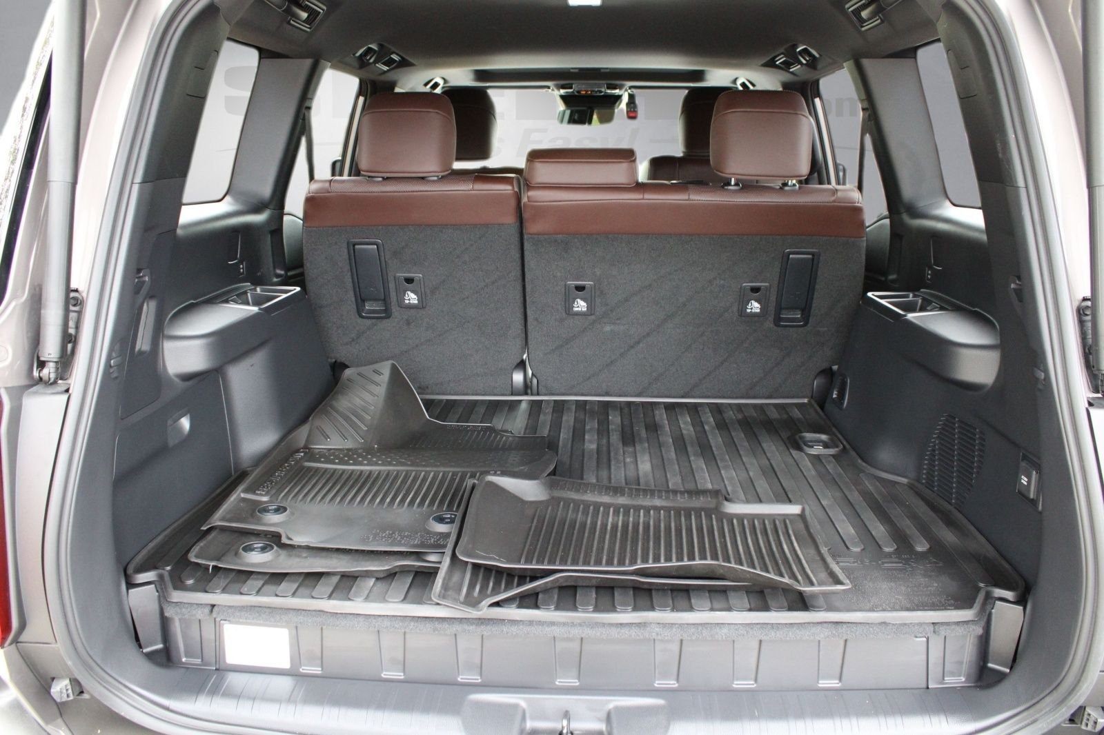 Used 2025  Toyota Base image 28
