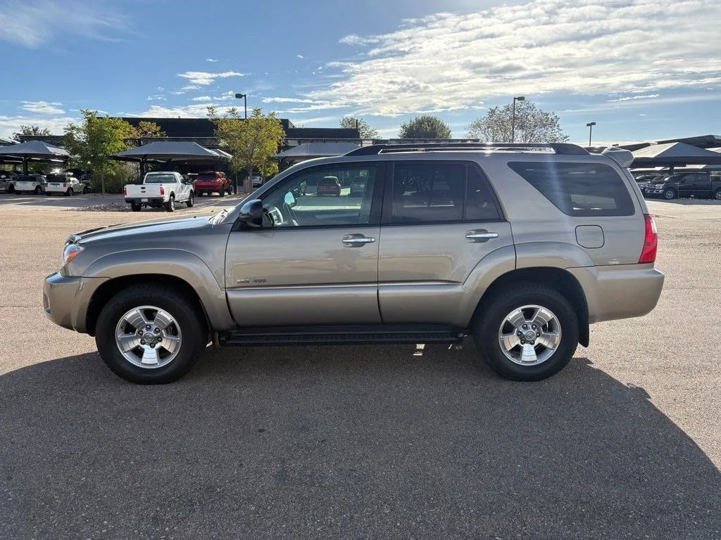Used 2007 Gold Toyota SR5 image 8