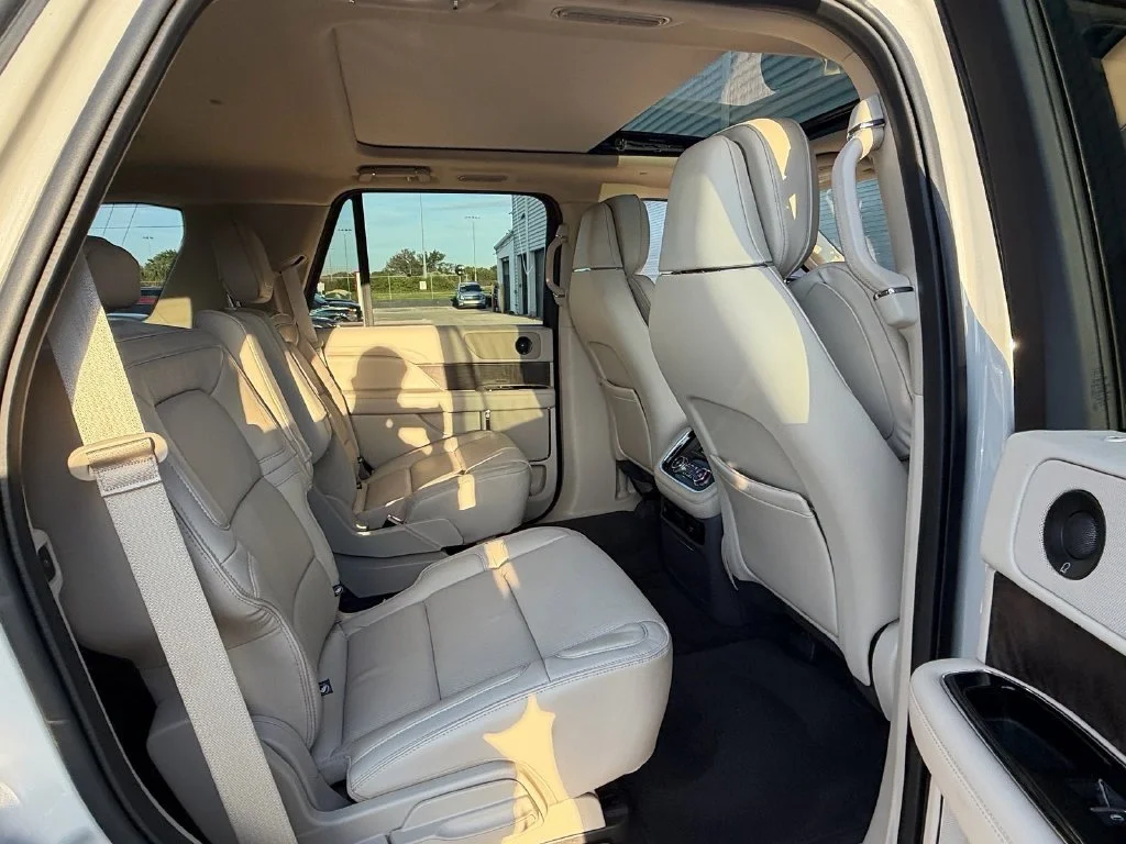 Used 2019 Ceramic Pearl Metallic Lincoln Reserve image 17