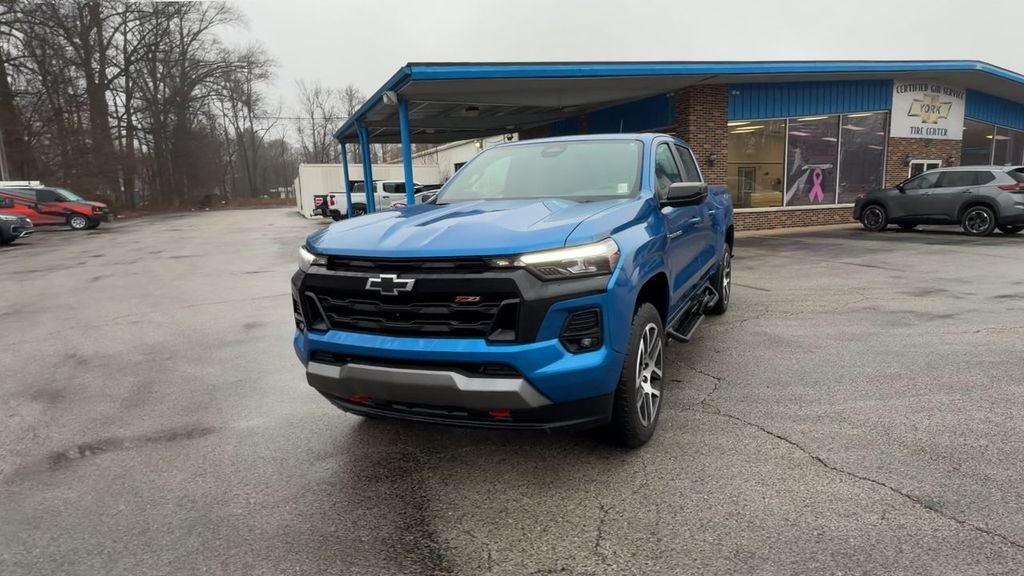 Used 2024 Blue Chevrolet Z71 image 3