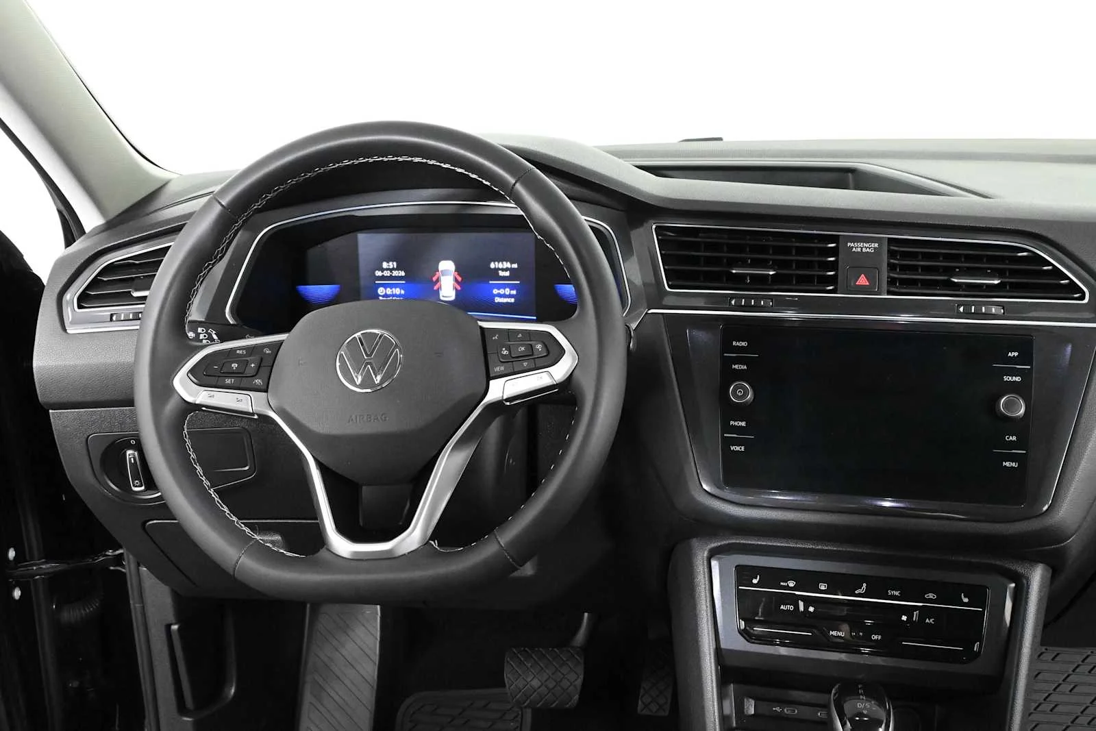Certified Used 2022 Deep Black Pearl Volkswagen SE image 3