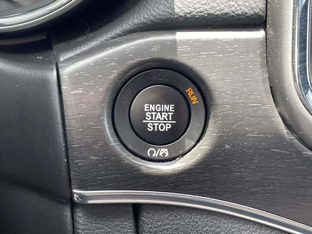Used 2018 Blue Jeep Limited image 34