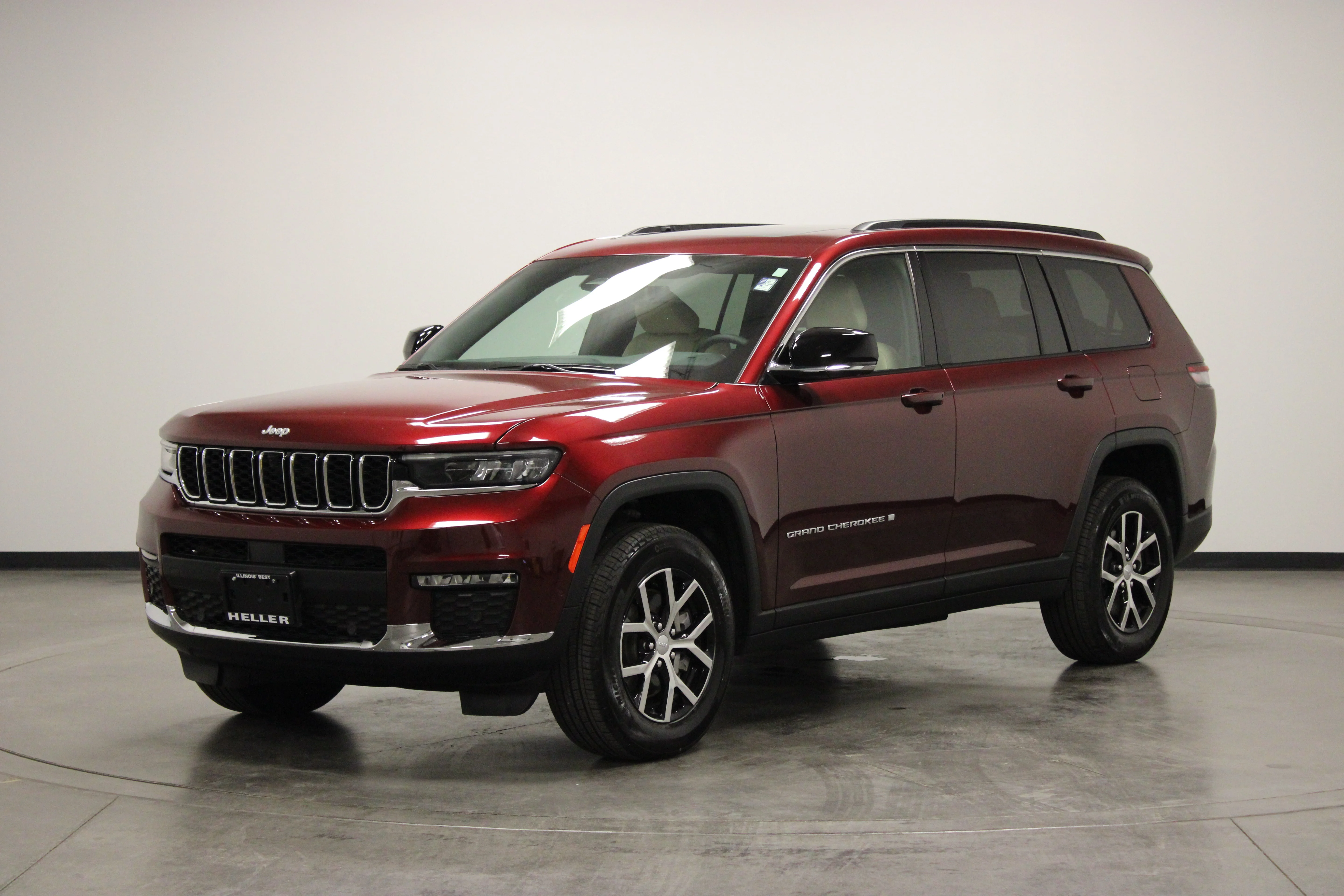 Used 2024 Velvet Red Pearlcoat Jeep Limited image 4