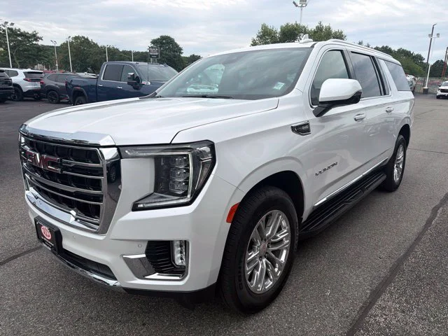 Used 2023 White GMC SLT image 7
