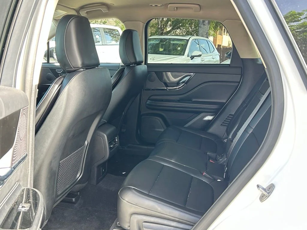 Used 2023 White Lincoln Standard image 13