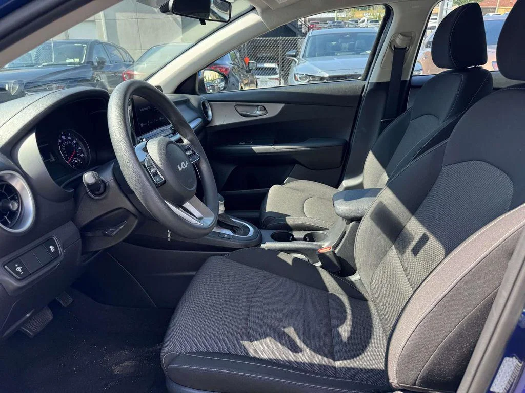 Used 2022 Deep Sea Blue Kia LXS image 17
