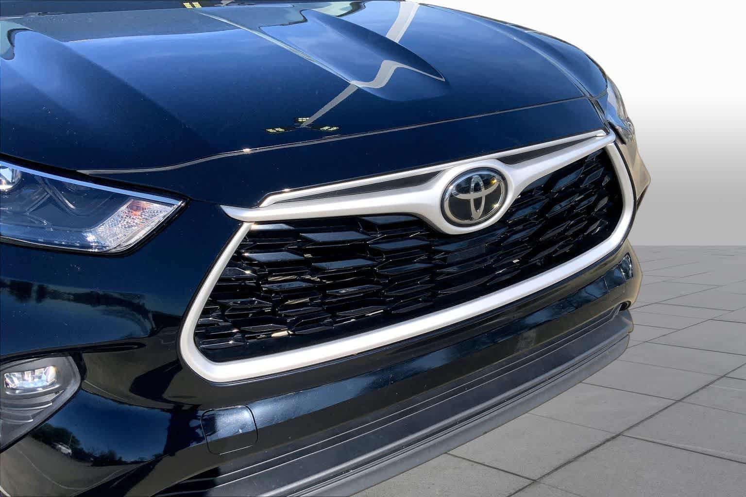 Used 2023 Midnight Black Metallic Toyota LE image 49