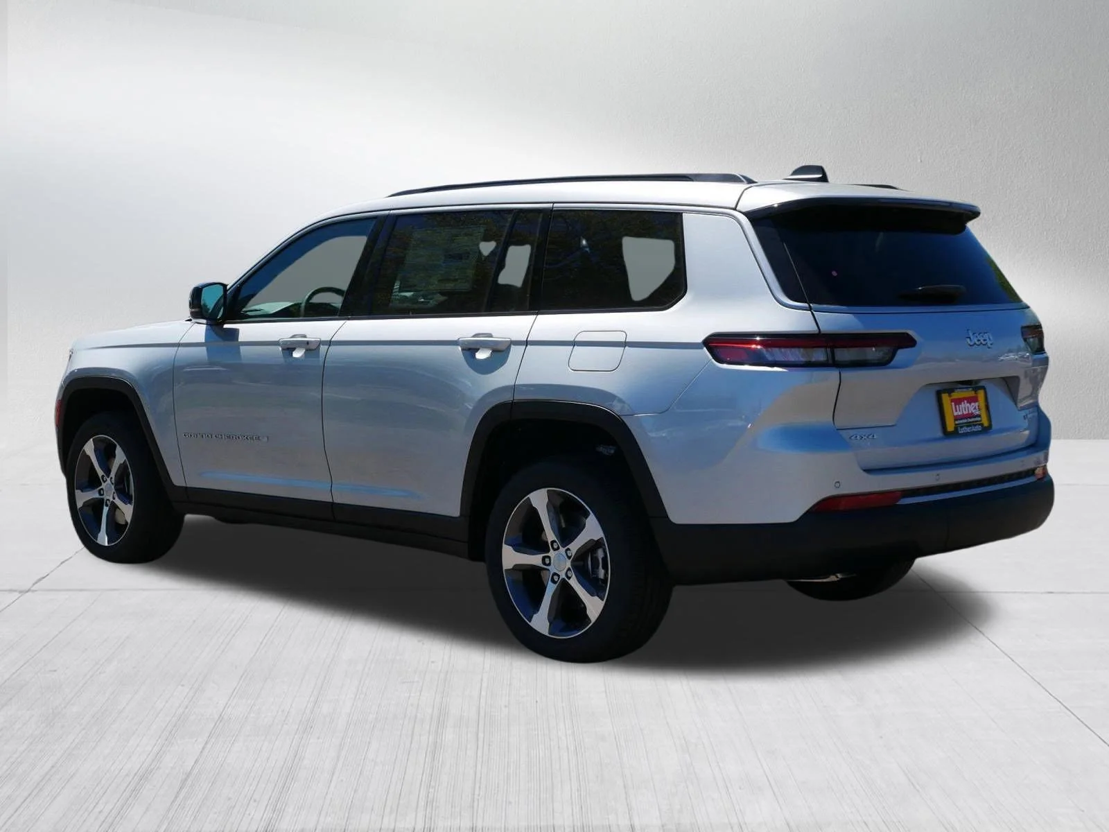 New 2026 Silver Zynith Exterior Paint Jeep Limited image 5