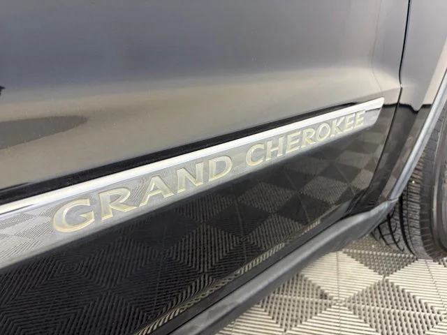 Used 2013 Black Jeep Laredo image 37