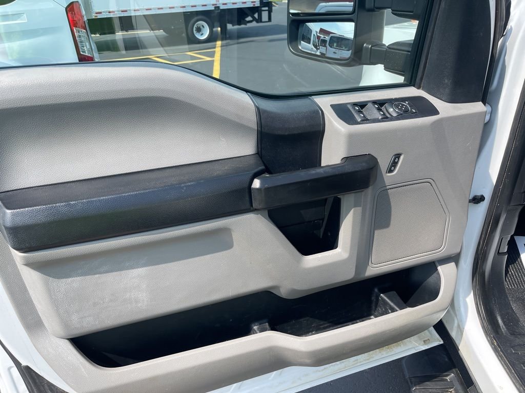 2019 Ford F-350 Super Duty Chassis Cab XL - Photo 13
