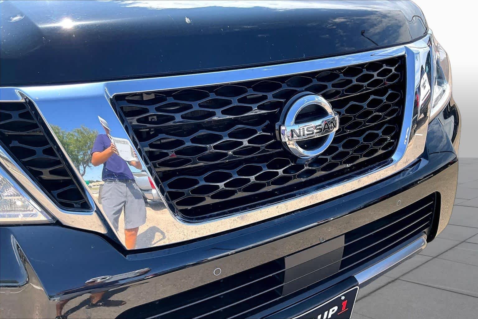 Used 2020 Super Black Nissan SL image 30