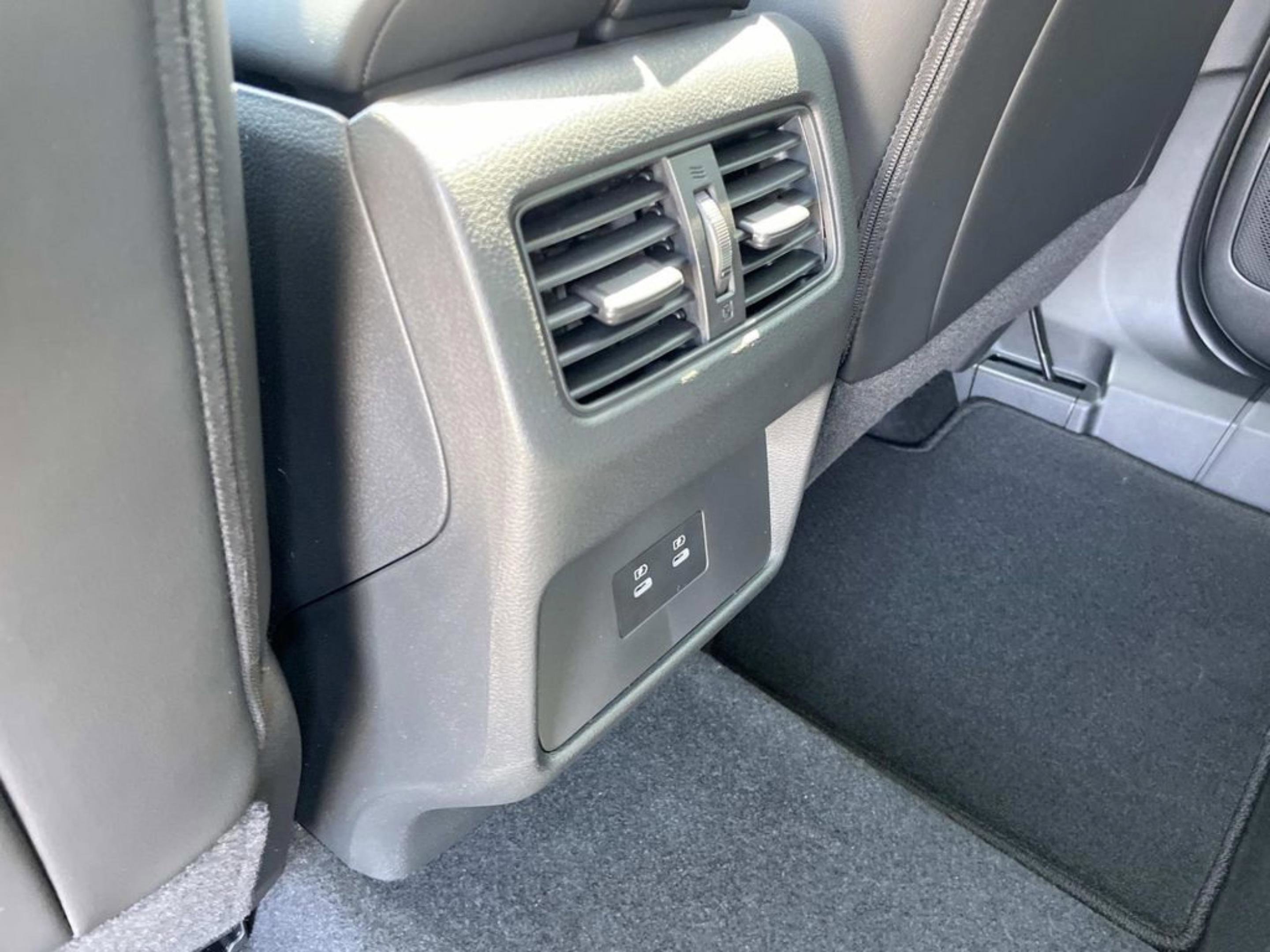 New 2026 Boulder Gray Pearl / Super Black Two-tone Nissan Platinum image 9