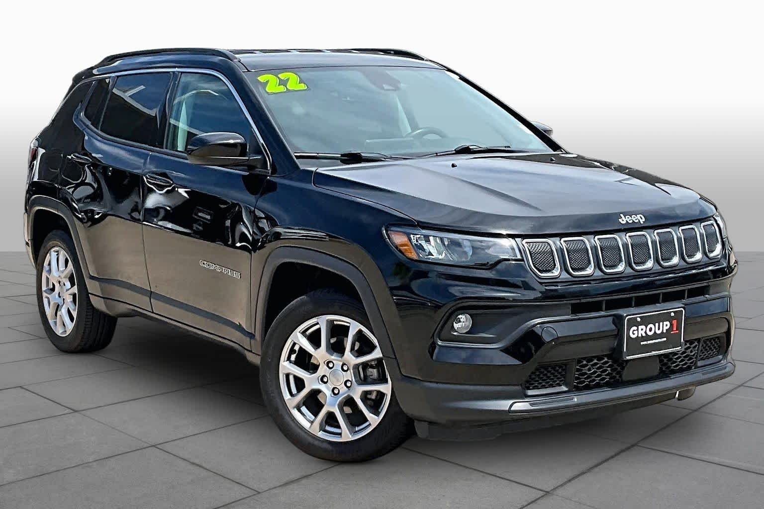 Used 2022 Diamond Black Crystal Pearlcoat Jeep Latitude Lux image 3