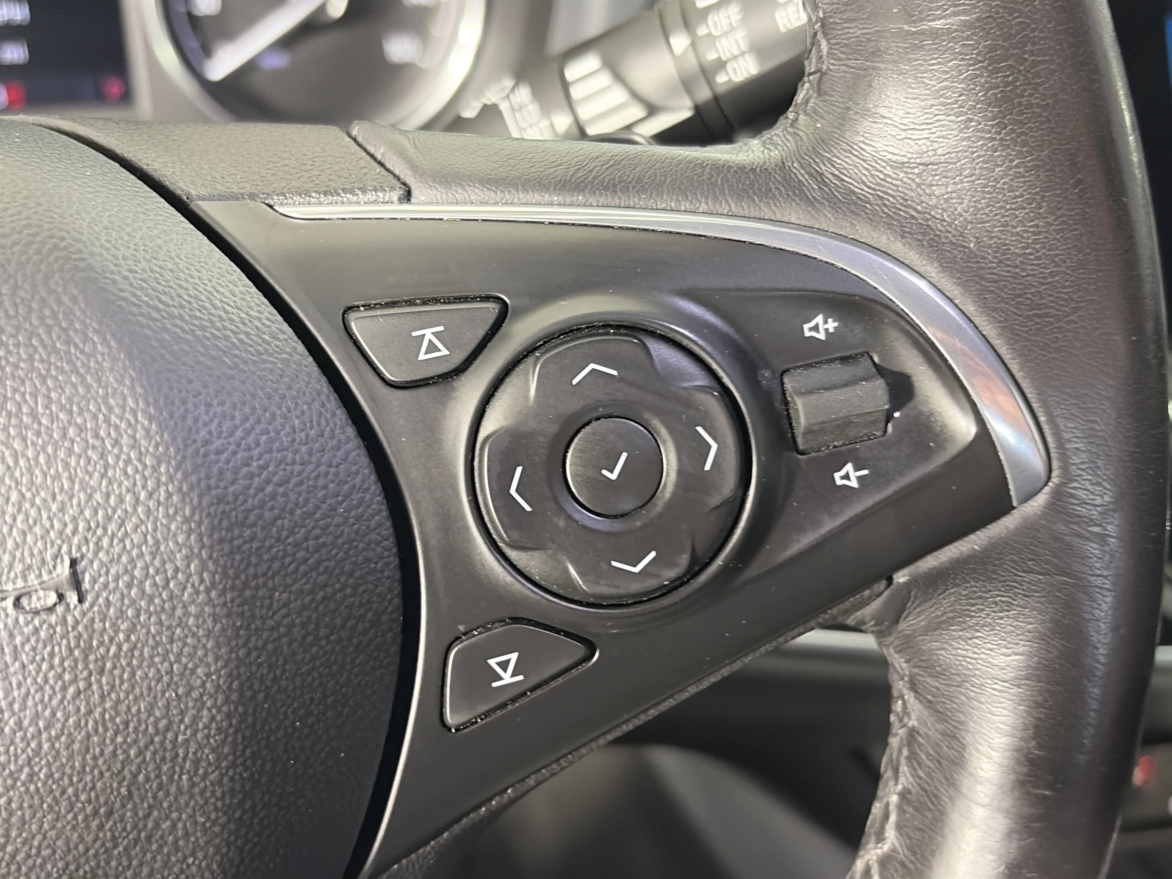 Used 2021 Includes Spectra Gray lower exterior accent color.) Buick Essence image 35