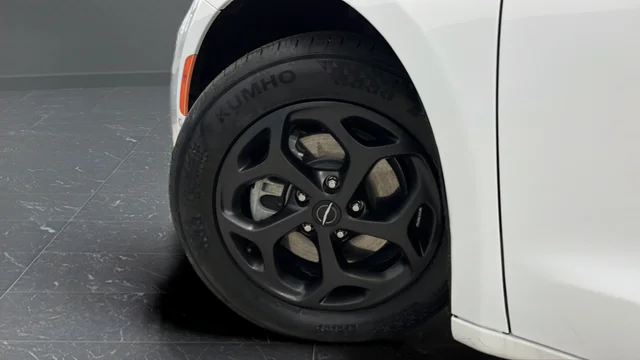 Used 2024 Bright White Clearcoat Chrysler Select S Appearance image 37