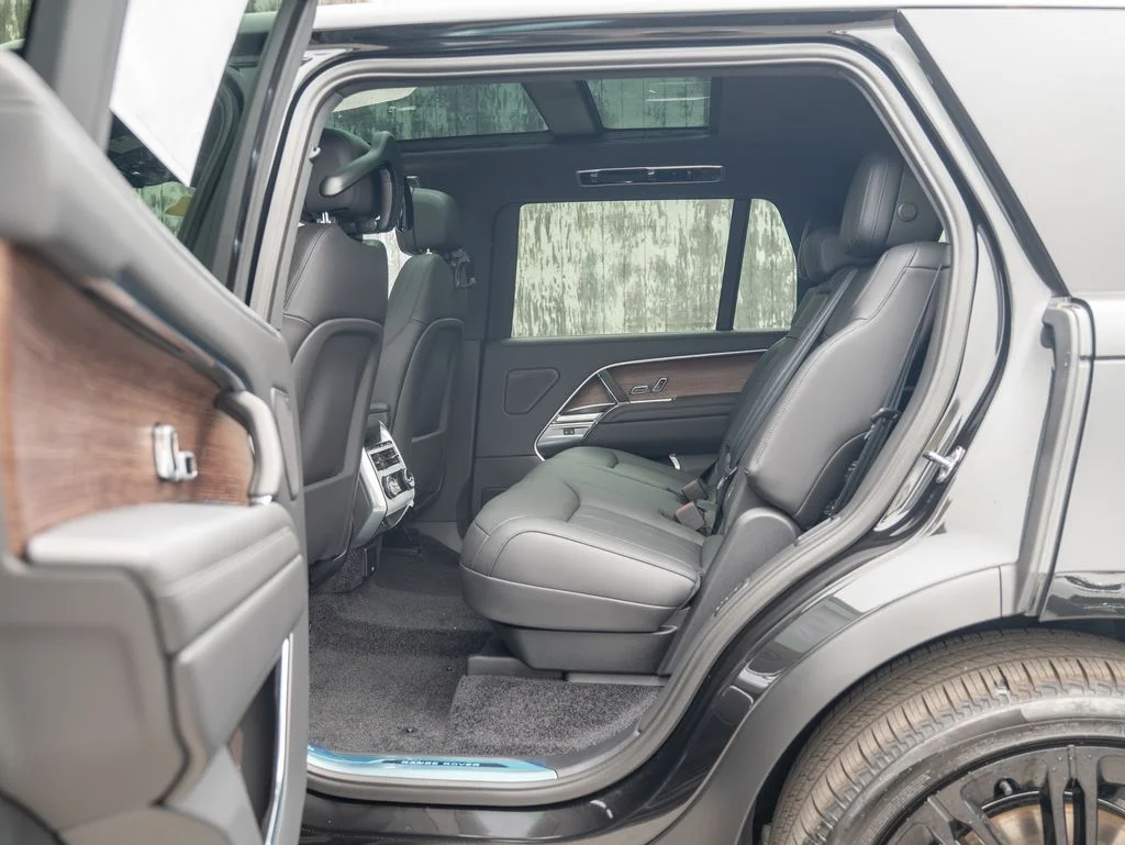 New 2026 Santorini Black Land Rover SE image 21