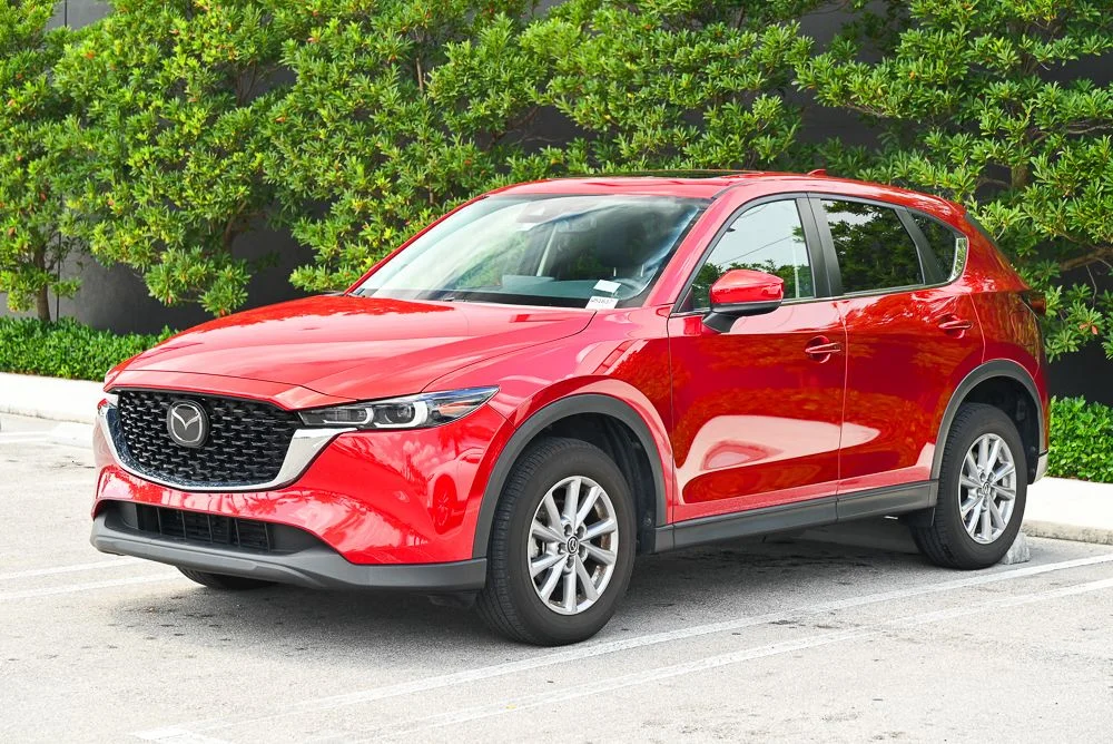 2023 Mazda CX-5 S Preferred package Auto AWD's photo