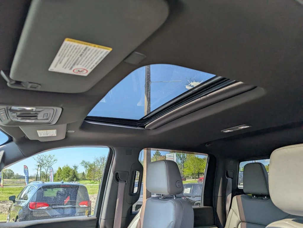 Used 2020 White GMC SLT image 17