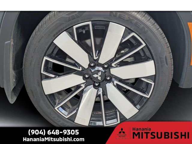 Used 2025 Gray Mitsubishi SE image 11