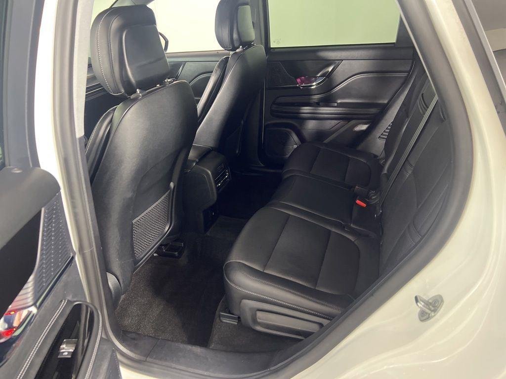 Used 2020 White Lincoln Standard image 19