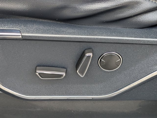 Used 2021 Gray Metallic Ford Lariat image 18