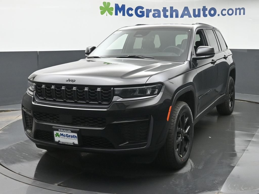 New 2026 Diamond Black Crystal Pearlcoat Jeep Altitude image 20